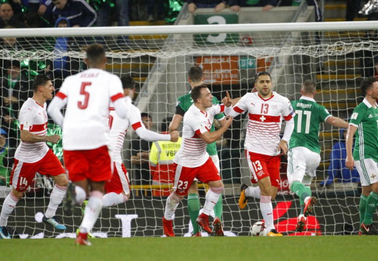 Tranh cãi trong trận đội kèo trên cá cược trực tuyến Thụy Sĩ thắng 1-0 tại Windsor Park