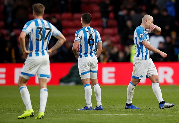 Primary KeywordPremier League Secondary Keyworddự đoán sbobet  nhận định West Ham vs Huddersfield  cập nhật Premier League 2019 Article Title VNPremier League West Ham vs Huddersfield: Khó khăn cho Huddersfield! Article Title EnglishPremier League West Ham vs Huddersfield: A challenging match for Huddersfield! Premier League West Ham vs Huddersfield: Khó khăn cho Huddersfield! West Ham vs Huddersfield Cùng dự đoán Sbobet đánh giá trận West Ham vs Huddersfield, 23:00 ngày 16/03 (GMT+8) và cập nhật Premier League 2019! West Ham cần thêm 1 điểm nữa để chính thức trụ hạng thành công, trong khi cơ hội đó đối với Huddersfield gần như không còn. Do vậy, trận đấu tới có lẽ sẽ chỉ có một đội chơi hết mình. Những điểm đáng chú ý West Ham đang có thành tích ghi bàn không đế nỗi tồi. Sau 30 vòng đấu, họ cũng có được 37 bàn thắng. Song, cũng có đến 43 lần đội bóng này để thủng lưới. Trong quá khứ, có 3 lần đội bóng này đối đầu với đối thủ Huddersfield. Trong cả 3 trận đấu đó, họ đều có được bàn thắng. Thậm chí, 2/3 trận này họ ghi được từ 2 bàn thắng trở lên. Trong 10 trận đấu gần đây nhất của mình, có 6 trận West Ham ghi được bàn thắng. Trong đó, có 3 trận họ ghi được từ 2 bàn trở lên. Song, cũng có đến 8/10 trận này họ để thủng lưới. Trên sân nhà, đến 8/10 trận họ có bàn với 6 trong số đó là từ 2 bàn thắng trở lên. Song, cũng có 7/10 trận này họ thủng lưới. 1 Theo các nhận định West Ham vs Huddersfield, trong khi đó, Huddersfield Town đang là đội bóng gây thất vọng nhất giải đấu, đặc biệt là ở hàng công. Sau 30 vòng đấu, chỉ vỏn vẹn 15 lần họ có được bàn thắng. Thế nhưng, lại có đến 53 lần họ để thủng lưới. Trong 3 lần đối đầu với đối thủ thành London này, có 2 trận họ có bàn nhưng cả 2 trận họ chỉ đều ghi được 1 bàn. Trong 10 trận đấu gần đây nhất của mình, chỉ vỏn vẹn 2 trận Huddersfield có được bàn thắng, 1 thành tích hết sức tồi tệ. Trong khi đó, có đến 8/10 trận này họ thủng lưới với 5 trong số đó là từ 2 bàn thua trở lên. Trên sân khách, cũng chỉ 3/10 trận gần nhất họ có bàn. Song, cũng có 8/10 trận này họ thủng lưới với 4 trong số đó là từ 2 bàn thua trở lên. West Ham đang đứng thứ 9 trên bảng xếp hạng với 39 điểm sau 30 vòng đấu của Ngoại hạng Anh. Ở 3 lần đối đầu trước đây với đội khách, cả 3 lần họ đều bất bại với 2 trong số đó là những chiến thắng. Cả 2 chiến thắng này, đội chủ sân London đều thắng với cách biệt 2 bàn trở lên. Điều này cho thấy cả năng thắng đậm của họ trong trận này là khá cao. Trong 10 trận đấu gần đây nhất của mình, có 3 trận West Ham giành được chiến thắng. Đáng chú ý khi 2/3 chiến thắng này, họ đều thắng cách biệt 2 bàn trở lên. Ngoài ra, 2/3 trận đó họ cũng giữ sạch lưới. Trên sân nhà, đến 6/10 trận gần nhất West Ham giành chiến thắng. Đến 4 trong số đó họ thắng cách biệt 2 bàn trở lên.  2 Theo các nhận định West Ham vs Huddersfield, trong khi đó, Huddersfield Town đang là đội bóng đội sổ cả giải đấu và có nguy cơ cao nhất phải xuống hạng ở mùa giải sau. Sau 30 vòng đấu, đội bóng này chỉ có được vỏn vẹn 14 điểm. Họ còn cách nhóm an toàn đến 16 điểm, 1 con số quá lớn với thực lực của họ hiện tại khi chỉ còn 8 vòng đấu nữa mọi chuyện sẽ kết thúc. Trong 3 lần đối đầu với West Ham, thành tích tốt nhất của họ chỉ là 1 trận hòa hồi đầu mùa. Trong 10 trận đấu gần đây nhất của mình, đến 8 trận Huddersfield để thua. Đáng chú ý khi đến 4 trong số đó họ thua cách biệt 2 bàn. Ngoài ra, 7/8 trận thua này họ đều không có bàn. Trên sân khách, đến 8/9 trận gần nhất họ thua trận. 3 trong số đó Huddersfield thua với cách biệt 2 bàn trở lên.  Đội hình dự kiến giữa 2 đội West Ham vs Huddersfield Town West Ham: Fabianski, Cresswell, Ogbonna, Diop, Fredericks, Rice, Felipe Anderson, Lanzini, Noble, Snodgrass, Chicharito. Huddersfield Town: Lossl, Durm, Schindler, Zanka, Bacuna, Billing, Gorenc-Stankovic, Mooy, Pritchard, Mounie, Kachunga. Lịch sử thi đấu 3 trận gần nhất 2 đội gặp nhau: West Ham thắng 2, hòa 1 West Ham mới để thủng lưới 4 lần trong 6 trận đấu gần nhất chơi trên sân nhà Huddersfield mới giành được 1 chiến thắng trên sân khách kể từ đầu giải Tip cược LỰA CHỌN TỐI ƯU: Chọn Xỉu (Under) kèo 2.5@0.87 *** (23h00 16/03 GMT+8) Theo các nhận định West Ham vs Huddersfield, Huddersfield Town có thành tích đối đầu tích cực trước West Ham, nhưng thực tế West Ham United đã thành công hơn nhiều trong lịch sử đối đầu gần đây nhất khi thắng 2 và hòa 1 trong 3 lần đối đầu với Terrier. Và việc phải hành quân đến sân nhà của West Ham ngày hôm nay được xem là một khó khăn với Huddersfield Town. Meta Description	Cùng dự đoán Sbobet đánh giá trận West Ham vs Huddersfield, 23:00 ngày 16/03 (GMT+8) và cập nhật Premier League 2019! 1st Image Request (English)	A picture of West Ham Image Title in Vietnamese	Premier League: West Ham mới để thủng lưới 4 lần trong 6 trận đấu gần nhất chơi trên sân nhà Image Caption in Vietnamese	West Ham United đã thành công hơn nhiều trong lịch sử đối đầu gần đây nhất Image Alt Text in Vietnamese	Premier League: West Ham đang đứng thứ 9 trên bảng xếp hạng với 39 điểm 2nd Image Request (English)	A picture of Huddersfield Image Title in Vietnamese	Premier League: Huddersfield Town có thành tích đối đầu tích cực trước West Ham Image Caption in Vietnamese	Huddersfield Town đang là đội bóng gây thất vọng nhất giải đấu Image Alt Text in Vietnamese	Premier League: Huddersfield mới giành được 1 chiến thắng trên sân khách kể từ đầu giải Outbound Link 1 URL	https://www.bbc.com/sport/football/teams/west-ham-united Outbount Link 1 Anchor Text	West Ham đang có thành tích ghi bàn không đế nỗi tồi Outbound Link 2 URL	https://www.bbc.com/sport/football/teams/huddersfield-town Outbount Link 2 Anchor Text	Huddersfield Town đang là đội bóng đội sổ cả giải Internal Link 1 URL	https://narasibola.com/premier-league/ Iternal Link 1 Anchor Text	Premier League 2019 Internal Link 2 URL	https://narasibola.com/vi/tag/huddersfield-town-vi/ Iternal Link 2 Anchor Text	các nhận định West Ham vs Huddersfield Tags /3	West Ham, Huddersfield FB Caption in Vietnamese	⚽ West Ham vs Huddersfield: Hành quân đến sân nhà của West Ham được xem là một khó khăn với Huddersfield Town!