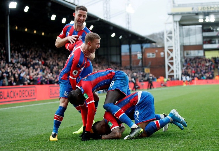 Premier League: hàng tấn công của Palace luôn có điểm nhấn từ hàng lang cánh với sự đột phá của Zaha và Ayew.