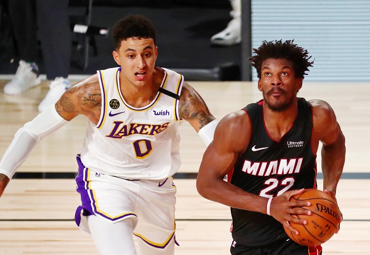 NBA 热火的吉米-巴特勒三分上篮