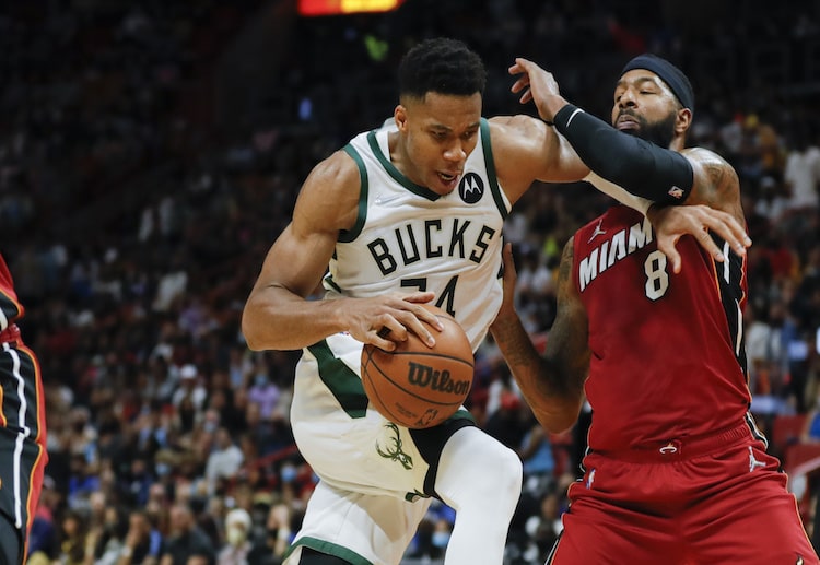 Giannis Antetokounmpo memimpin Milwaukee Bucks di NBA.