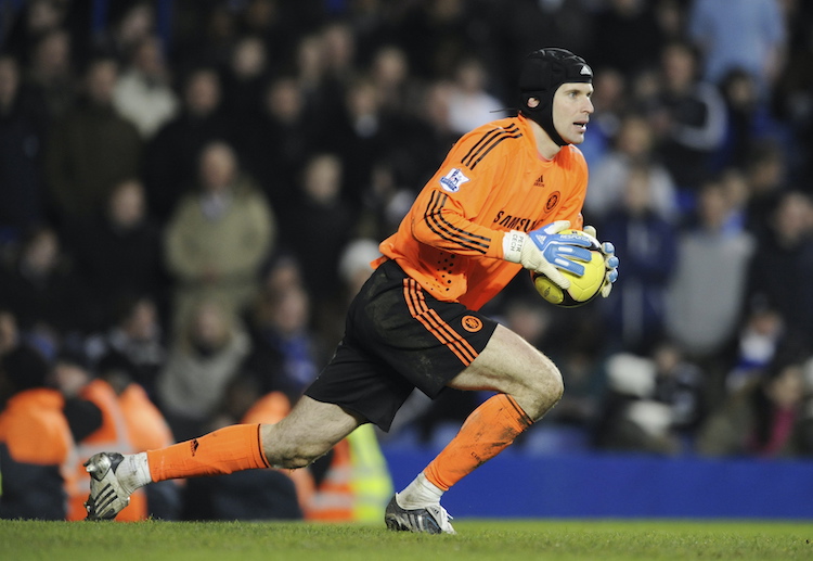 Petr Cech bermain baik bersama Chelsea di Liga Inggris.