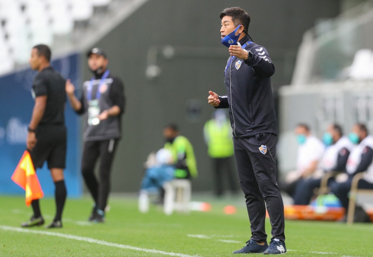 Kim Do-Hoon coaches the South Korea squad in the second round of the World Cup 2026 Asian qualifiers