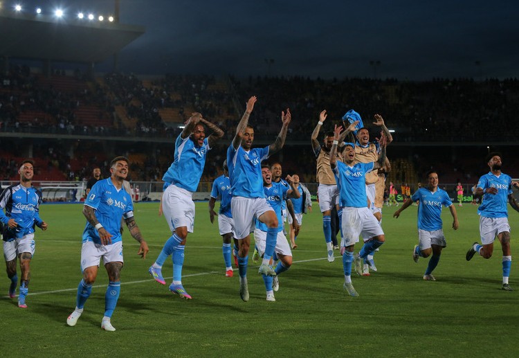 意甲联赛 那不勒斯再添三分,继续占据积分榜首位。