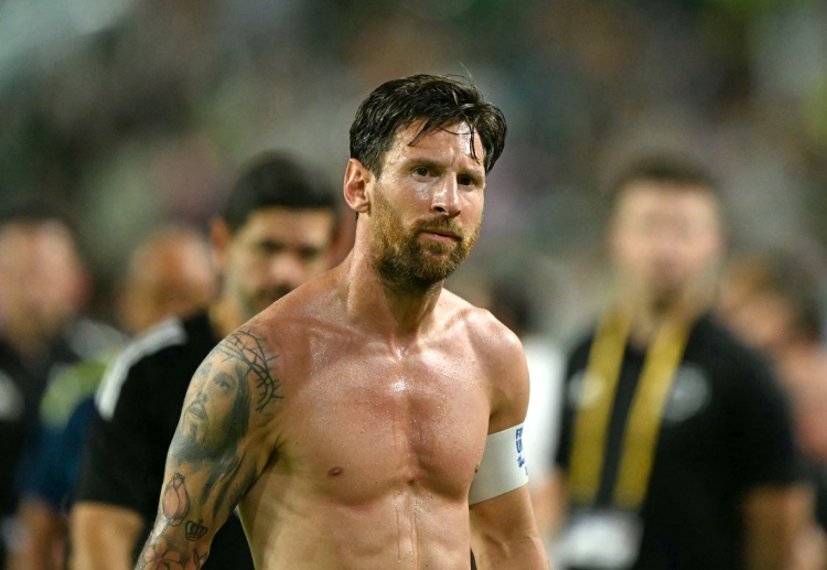 ပီအက်စ်ဂျီက ဖီဖာ ကလပ် ကမ္ဘာ့ဖလား အုပ်စု အဆင့်မှာ အက်တလက်တီကိုမက်ဒရစ်နဲ့ ဆီယက်တဲလ်ဆောင်းဒါးစ် တို့ကို ဂိုးပြတ် အနိုင်ရခဲ့ပေမယ့် ဘိုတာဖိုဂို ကို‌တော့ မထင်မှတ်ပဲ ရှုံးနိမ့်ခဲ့ပါတယ်။