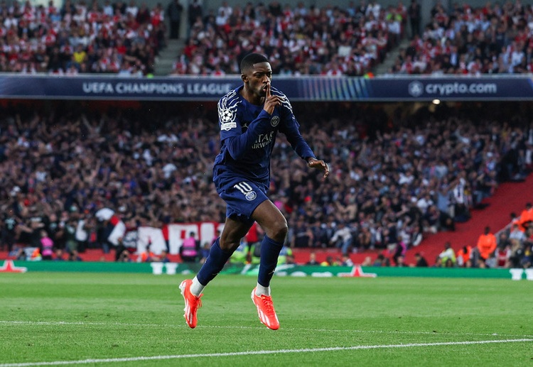 ဒမ်ဘီလီဟာ ဒီရာသီမှာ ပီအက်စ်ဂျီနဲ့ အတူ လီဂူးဝမ်း၊ Coupe de France နဲ့ ချန်ပီယံလိဂ် ဖလား တို့ကို ရရှိထားပြီး ဘယ်လွန်ဒေါဆု အတွက် ထိပ်ဆုံးက ရေပန်းစားနေသူလည်း ဖြစ်ပါတယ်။