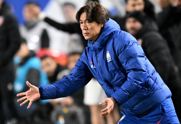 대한민국의 홍명보 감독은 젊은 선수들로 꾸려진 팀으로 EAFF E-1 풋볼 챔피언십 2승을 차지했따.