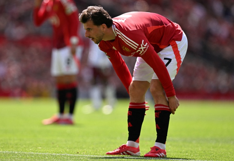 ဒါပေမယ့်လည်း မေဆန် မောင့်က သူ့ အနေနဲ့ ပရီးမီးယားလိဂ် ကလပ် ယူနိုက်တက်မှာ နေရာ တစ်နေရာ ရယူနိုင်ဖို့ ယုံကြည်မှု အပြည့် ရှိနေကြောင်းလည်း ပြောကြားခဲ့ပါသေးတယ်။