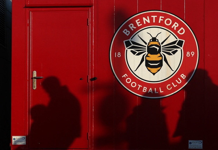 英超联赛 安德鲁斯接手重任，需重建阵容并保英超竞争力。