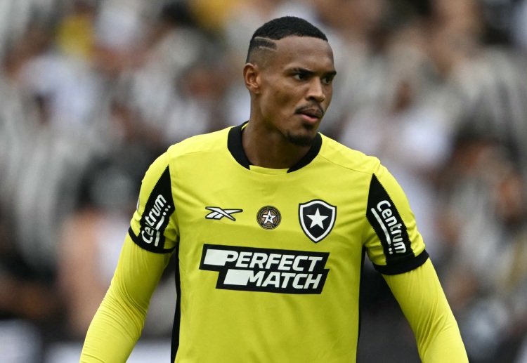 ပရီးမီးယားလိဂ် တန်းတက် ကလပ် လိဒ်စ်ယူနိုက်တက် ကတော့ မန်ယူနိုက်တက်မှာ နေရာမရတဲ့ ကွင်းလယ် ကစားသမား ကိုဘီ မိန်းနူးကို စိတ်ဝင်စားနေတယ်လို့ သိရပါတယ်။