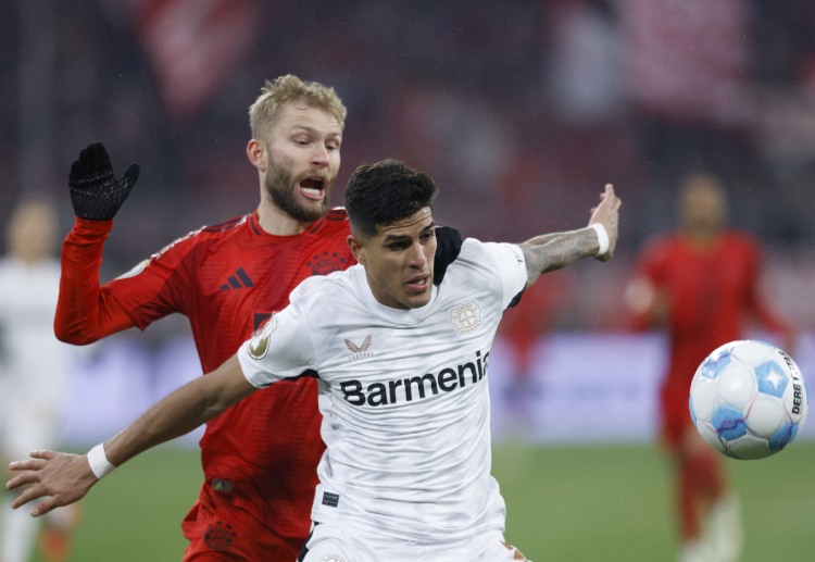 ဒါ့အပြင် ဟင်ကပ်ပီက အာဆင်နယ်ကို ပြောင်းရွှေ့ဖို့ ဆန္ဒရှိနေတဲ့ အတွက် ပရီးမီးယားလိဂ် ကလပ်က လက်ရှိအချိန်မှာ လေဗာကူဆင်နဲ့ ဆွေးနွေးနေပြီ ဖြစ်ကြောင်း သိရပါတယ်။