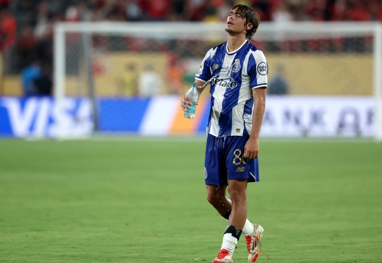 友谊赛 波尔图的未来之星,18岁的罗德里戈·莫拉,期待新赛季的崭露头角。