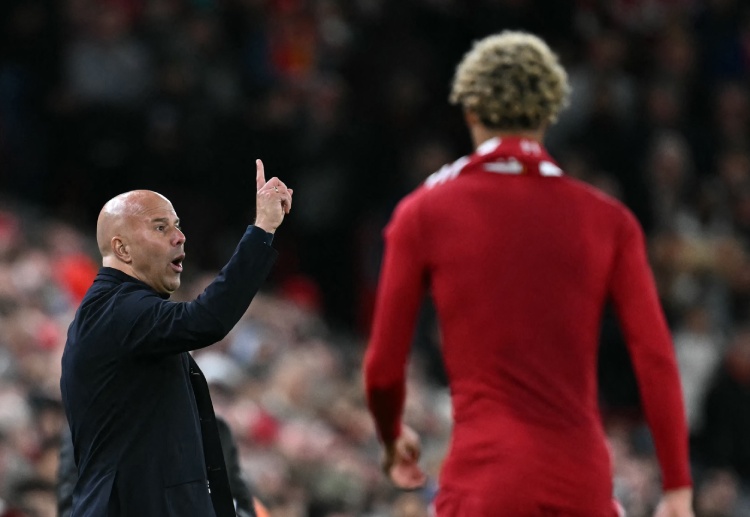 လစ်ဗာပူးလ်ဟာ ချန်ပီယံရှစ် ကလပ် ဆောက်သမ်တန်ကို အိမ်ကွင်းမှာ ခက်ခက်ခဲခဲ ကစားခဲ့ရပြီး နောက်ကျ သွင်းဂိုးနဲ့ပဲ ခရာဘောင်ဖလား နောက်တစ်ဆင့်ကို တက်ရောက်နိုင်ခဲ့တာ ဖြစ်ပါတယ်။