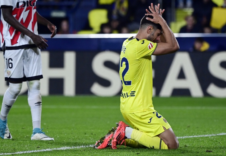 西甲联赛 比利亚雷亚尔前锋阿约泽·佩雷斯由于内收肌问题,将继续缺席本场比赛。