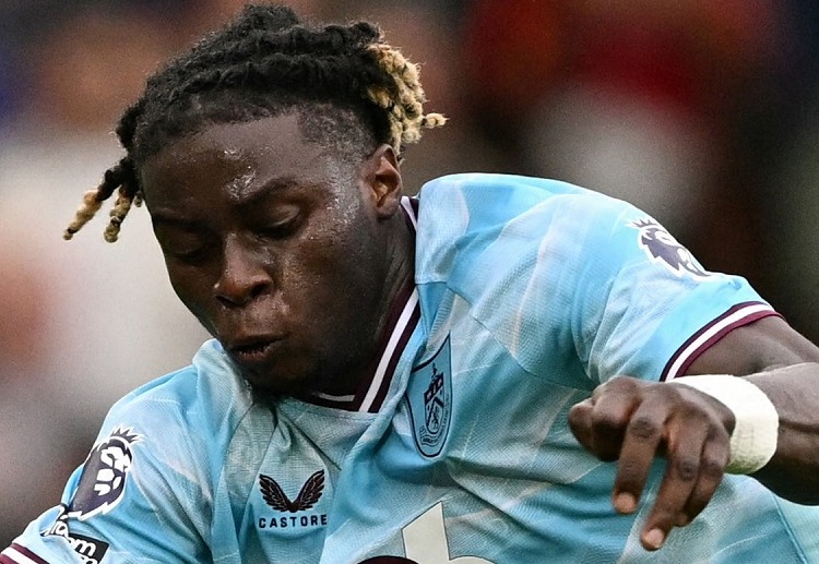 英超联赛  乌戈舒库领到第二张黄牌被罚下，伯恩利在场上只剩10人。