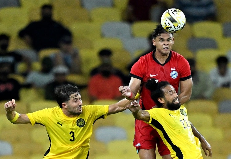 友谊赛 新加坡队替补球员伊尔汉·范迪凭借一脚精彩的远射，将比分改写为2比1