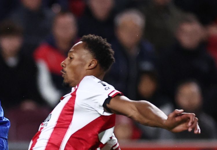 英超联赛  布伦特福德的平诺克自摆乌龙，让富勒姆收获大礼。