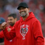 တစ်ဖက် မှာလည်း လစ်ဗာပူးလ်ရဲ့ နည်းပြဟောင်း ယာဂန် ကလော့ပ် အနေနဲ့ ပရီးမီးယားလိဂ် ကလပ်ကို ပြန်လည် ကိုင်တွယ်ဖို့ သဘောတရားအရ ဖြစ်နိုင်ကြောင်း ပြောကြားလာခဲ့ပါတယ်။