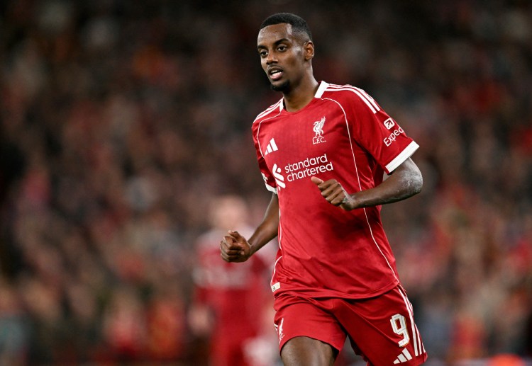 欧冠联赛 今夏加盟的锋线新援伊萨克在半场前因伤离场。