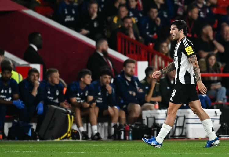 စီးရီးအေ ကလပ် ဂျူဗင်တပ်စ်ဟာ နယူးကာဆယ် ကွင်းလယ် ကစားသမား ဆန်ဒရို တိုနာလီကို ထိပ်တန်း ပစ်မှတ် အဖြစ် သတ်မှတ်ထားပါတယ်။