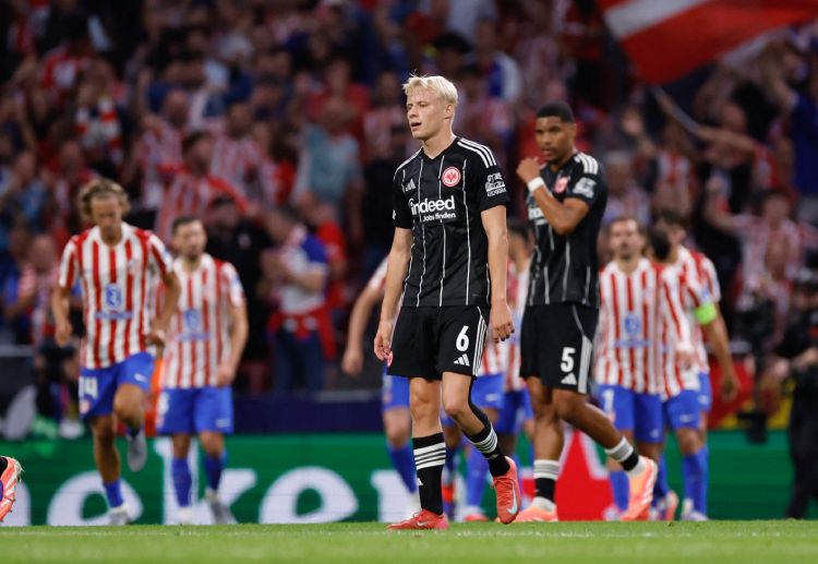 欧冠联赛 法兰克福的奥斯卡·霍伊伦德因伤缺阵,无缘与哥哥的同场较量。