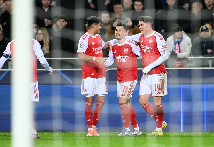 英超联赛 巩固榜首