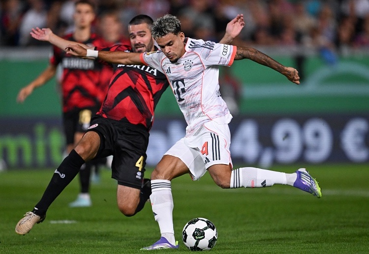 ကိုလံဘီယာ တောင်ပံ ကစားသမား ကတော့ လက်ရှိမှာ ဘွန်ဒက်စ်လီဂါ ကလပ် အတွက် အကောင်းဆုံး ခြေစွမ်းပြနေသူ ဖြစ်ပါတယ်။