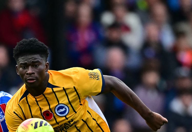 ဒါကြောင့် ယူနိုက်တက်က ကွင်းလယ်ပိုင်းကို မဖြစ်မနေ သွေးသစ်လောင်းဖို့ လိုအပ်လာပြီး ပရီးမီးယားလိဂ်နဲ့ အသားကျပြီး ဖြစ်သလို ခြေစွမ်းပြနေတဲ့ ကစားသမားတွေကို စောင့်ကြည့်နေတာ ဖြစ်ပါတယ်။