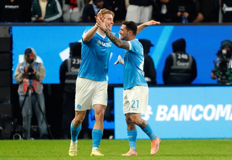 Napoli giành quyền tiến vào chung kết Siêu cúp Italia