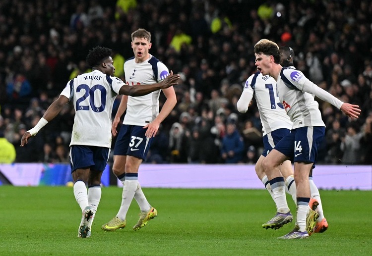 ဖောရက်စ်နဲ့ ယှဉ်ပြိုင်ရမယ့် ပွဲမတိုင်ခင် အထိ စပါးက ဒီရာသီမှာ အဝေးကွင်း ပွဲစဉ်တိုင်း ဂိုးသွင်းနိုင်တဲ့ ပရီးမီးယားလိဂ်ရဲ့ တစ်သင်းတည်းသော အသင်း ဖြစ်ပါတယ်။