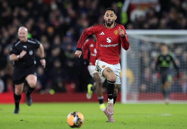 သူက ယူနိုက်တက်မှာတင် မကဘဲ ပရီးမီးယားလိဂ် မှာပါ အလွန် လေးစားခံရတဲ့ ကစားသမား တစ်ဦးပါ။