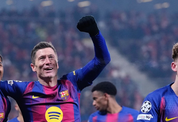 欧冠联赛 莱万多夫斯基依旧是巴塞罗那进攻的核心人物。