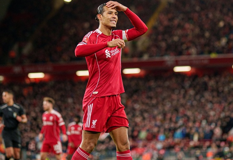 ဒီရာသီမှာ လစ်ဗာပူးလ်ဟာ သူတို့ရဲ့ ကစားကွက် တည်ဆောက်မှု (Build-up phases) စုစုပေါင်းရဲ့ ၂၆ ရာခိုင်နှုန်းမှာ Low Block ခံစစ်နဲ့ ရင်ဆိုင်နေရပြီး ဒါဟာ ပရီးမီးယားလိဂ်မှာ အမြင့်ဆုံး ဖြစ်ပါတယ်။