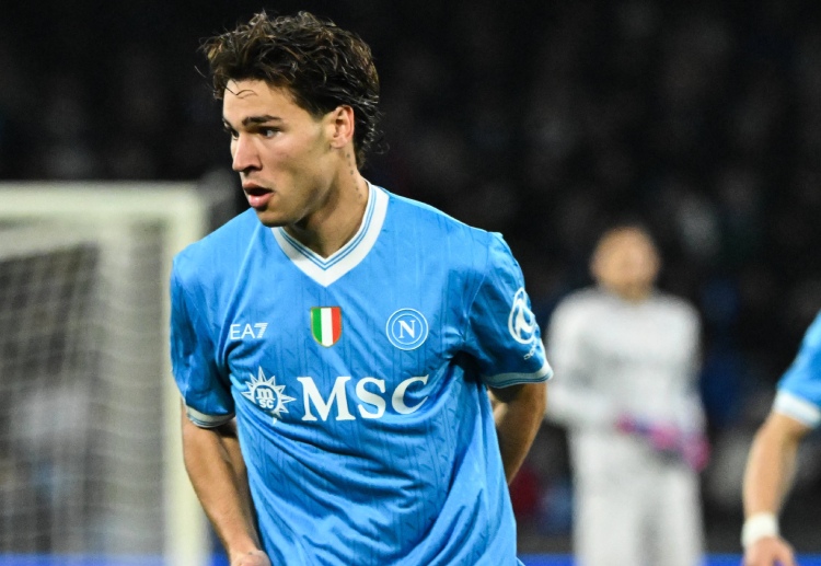 ကျွန်တော် ကိုယ်တိုင်လည်း စီးရီးအေမှာ ၁၆ နှစ်သားနဲ့ ပွဲထွက်ခဲ့တာပါ။” လို့ သူ့အပေါ် ယုံကြည်မှု ရှိကြောင်း ပြောကြားခဲ့ပါတယ်။