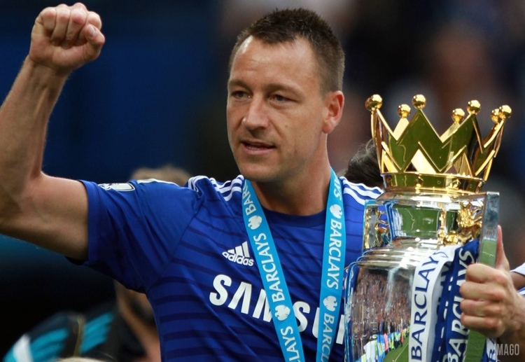 သူဟာ ချဲလ်ဆီးကို ပရီးမီးယားလိဂ် ဖလား ၄ ကြိမ် ရရှိအောင် ဦးဆောင်ပေးခဲ့ပြီး ပရီးမီးယားလိဂ် သမိုင်းမှာ အကောင်းဆုံး ဆိုတဲ့ ခံစစ်ကြောင်းတွေကို တည်ဆောက်နိုင်ခဲ့သူ ဖြစ်ပါတယ်။