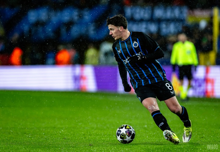 欧冠联赛 措利斯在比赛末段挺身而出打入绝平球,最终比分锁定在3比3。