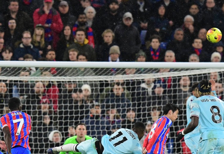 တစ်ဖက် မှာတော့ ဝုဗ်ဟာ ပရီးမီးယားလိဂ်ရဲ့ အဝေးကွင်း နောက်ဆုံး ၁၆ ပွဲ ဆက်တိုက် နိုင်ပွဲ မရသေးတဲ့ မှတ်တမ်းဆိုးကို ပိုင်ဆိုင်သွားခဲ့ပါတယ်။