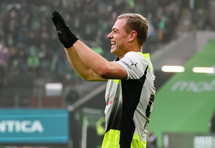 ပရီးမီးယားလိဂ် ထိပ်သီး မန်ချက်စတာယူနိုက်တက်ဟာ ခံစစ်ပိုင်းကို အားဖြည့်ဖို့ အတွက် ဒေါ့မန်ရဲ့ ခြေစွမ်းပြ ကစားသမား ဂျူလီယန် ရိုင်ယာဆင်ကို ခေါ်ယူဖို့ ကြိုးပမ်းနေပါတယ်။