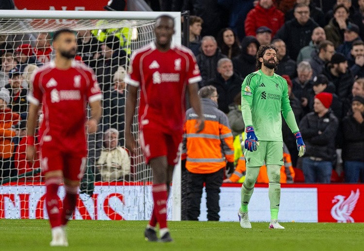 မန်စီးတီး အသင်းဟာ ၁၉၃၆-၃၇ ရာသီနောက်ပိုင်း ပထမဆုံး အကြိမ် အဖြစ် လစ်ဗာပူးလ်ကို ပရီးမီးယားလိဂ် တစ်ရာသီအတွင်း အိမ်ကွင်း၊ အဝေးကွင်း နှစ်ကျော့စလုံး အနိုင်ယူနိုင်ခဲ့တာ ဖြစ်ပါတယ်။