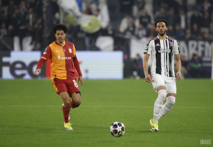 欧冠联赛 凯利争顶落地踩人,主裁先黄后红,VAR成为关键。