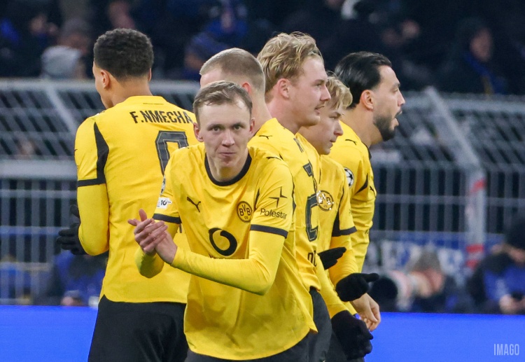 欧冠联赛 拜尔接应妙传,门前轻松推射得手。