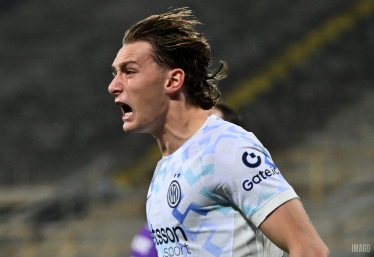 意甲联赛 仅用不到1分钟，皮奥·埃斯波西托便以一记头球攻破对手球门，帮助国米迅速取得领先。