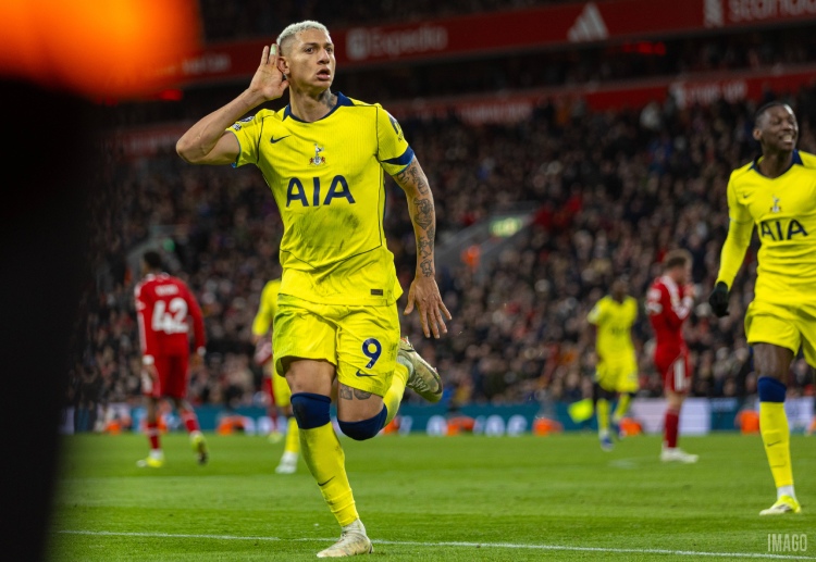 ရစ်ချာလီဆင်ဟာ ပရီးမီးယားလိဂ်မှာ လစ်ဗာပူးလ် အသင်းဘက်ကို ဂိုးအများဆုံး (၆ ဂိုး) သွင်းယူထားနိုင်သူ ဖြစ်ပါတယ်။