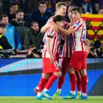 欧冠联赛 阿尔瓦雷斯一蹴而就，进球后振臂庆祝。