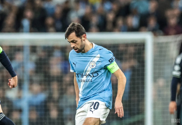 ဆေးလ်ဗားက ပရီးမီးယားလိဂ် ဖလား ၆ ကြိမ်၊ အက်ဖ်အေဖလား ၂ ကြိမ်၊ ခရာဘောင်ဖလား ၅ ကြိမ်၊ ချန်ပီယံလိဂ် ၁ ကြိမ်၊ ဖီဖာ ကလပ် ကမ္ဘာ့ဖလား ၁ ကြိမ် ဆွတ်ခူးနိုင်ခဲ့တာပါ။