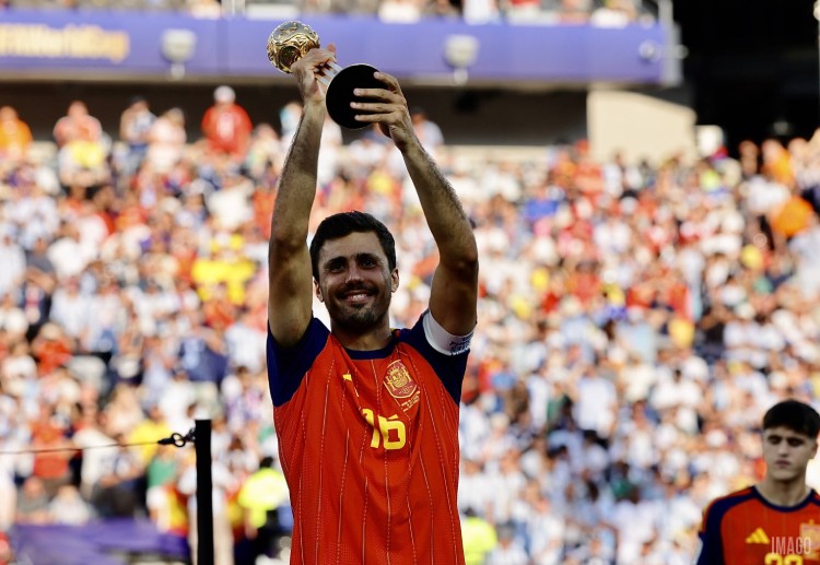 Premier League: Rodri đã cùng Tây Ban Nha lên ngôi vô địch
